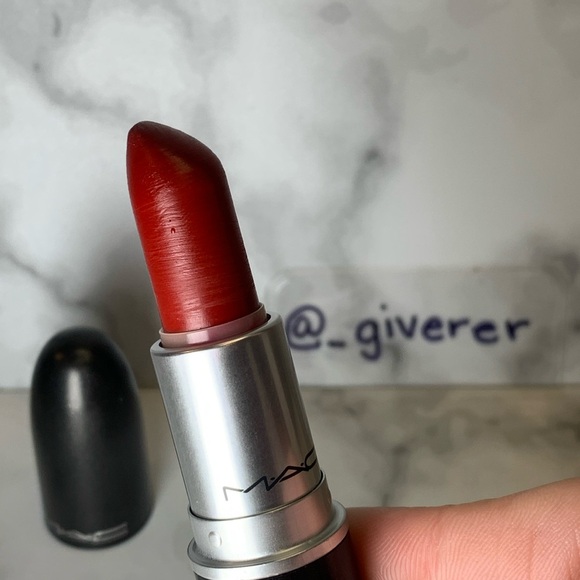RUNAWAY RED - Satin Lipstick MAC - Picture 3 of 12